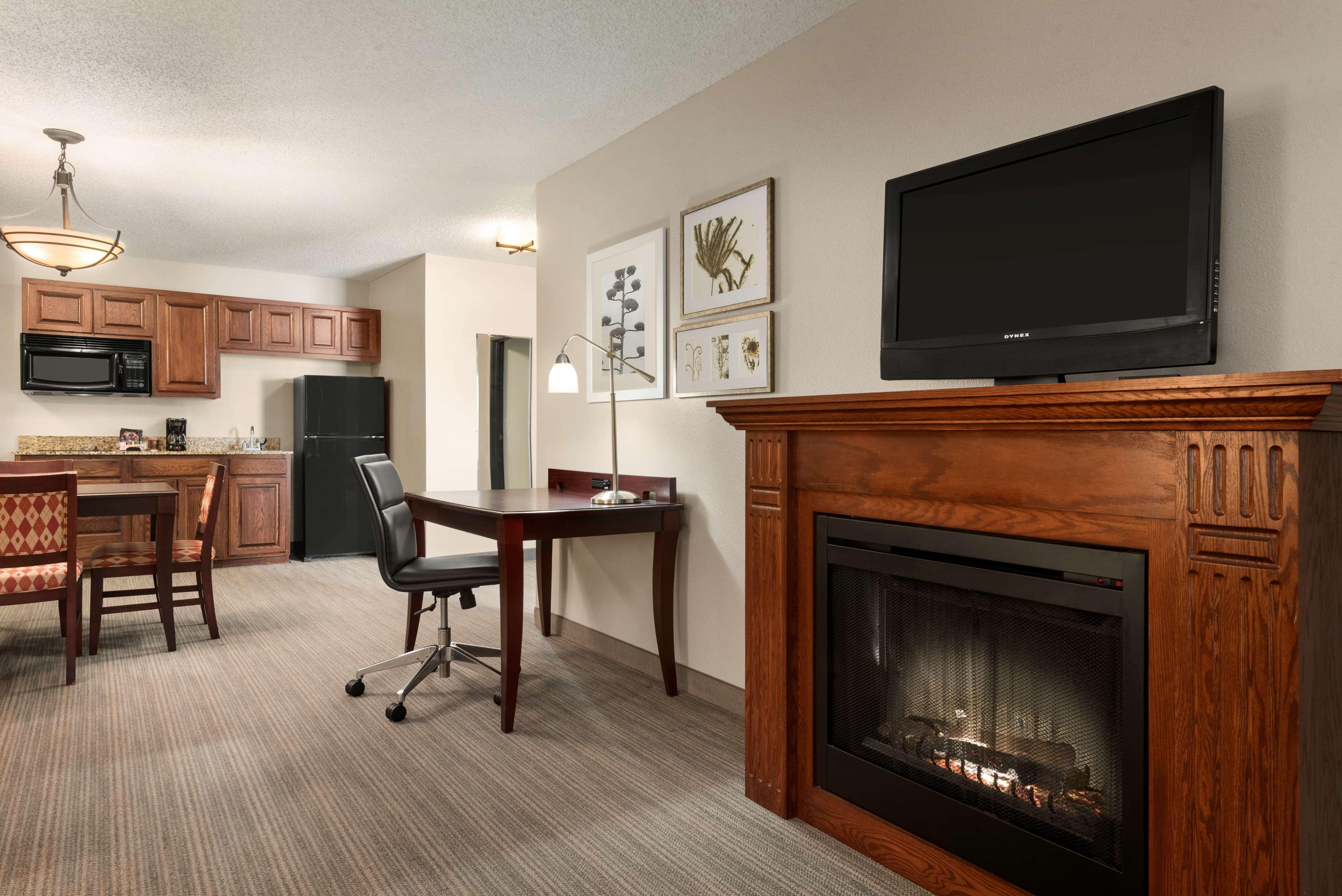 Country Inn & Suites By Radisson, Kansas City At Village West, Ks Bonner Springs Exterior foto