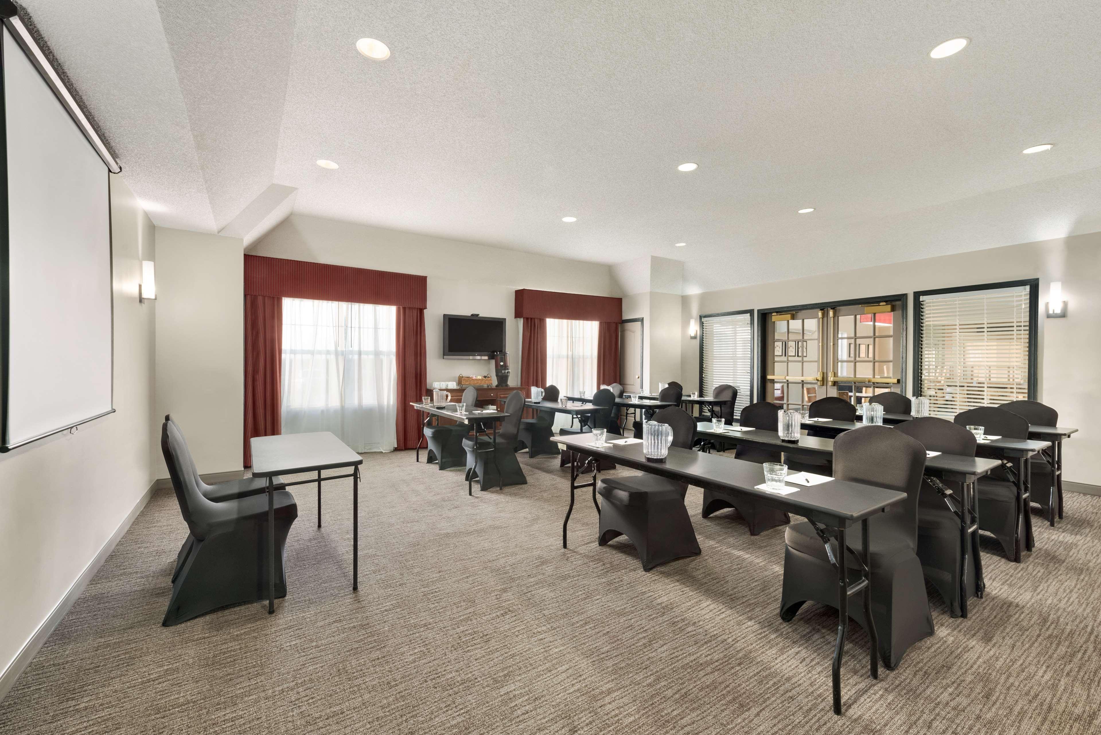 Country Inn & Suites By Radisson, Kansas City At Village West, Ks Bonner Springs Exterior foto